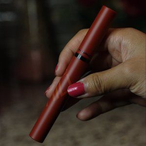 NEW - POWDER KISS VELVET BLUR SLIM STICK - Devoted to Chili